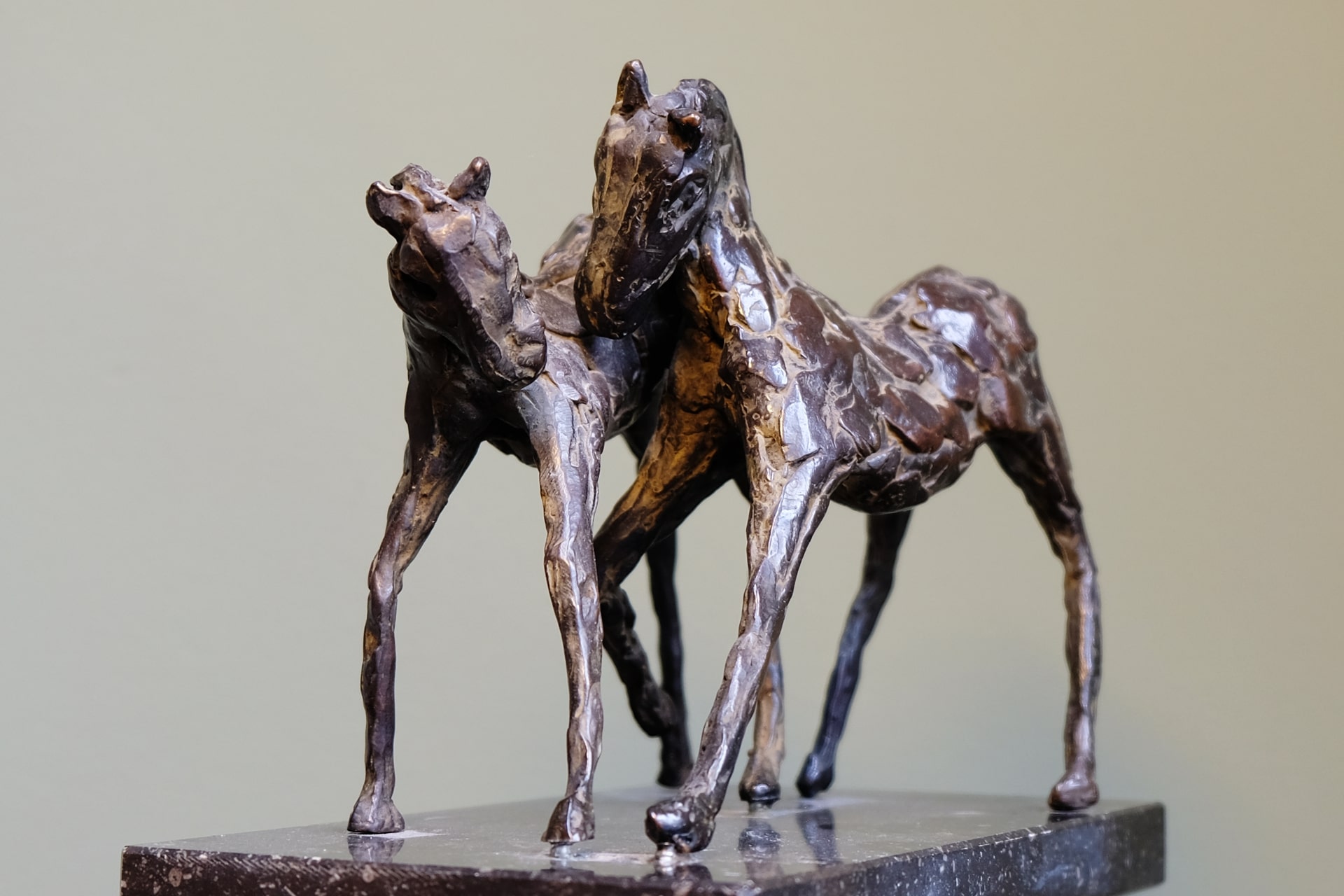 Twee bronzen paardjes